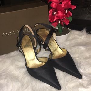 Anne Klein Black Satin Dress Pumps.